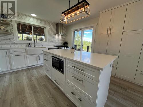 5981 Westall Subdivision, Chetwynd, BC - Indoor Photo Showing Kitchen