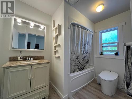 5981 Westall Subdivision, Chetwynd, BC - Indoor Photo Showing Bathroom