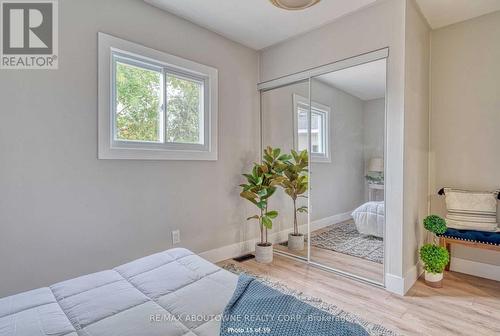 43 Crooks Street, Hamilton (Strathcona), ON - Indoor Photo Showing Bedroom