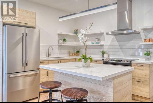 43 Crooks Street, Hamilton (Strathcona), ON - Indoor Photo Showing Kitchen