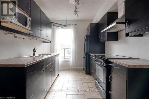 43 Crooks Street, Hamilton (Strathcona), ON - Indoor Photo Showing Kitchen