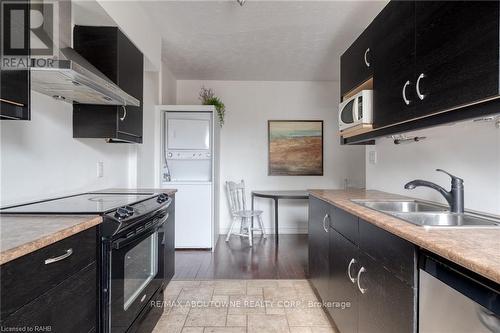 43 Crooks Street, Hamilton (Strathcona), ON - Indoor Photo Showing Kitchen With Double Sink