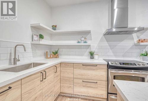 43 Crooks Street, Hamilton (Strathcona), ON - Indoor Photo Showing Kitchen