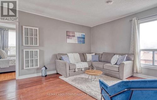 43 Crooks Street, Hamilton (Strathcona), ON - Indoor Photo Showing Living Room