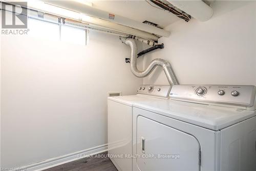 43 Crooks Street, Hamilton (Strathcona), ON - Indoor Photo Showing Laundry Room