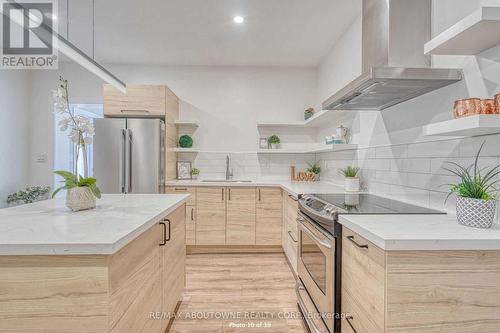 43 Crooks Street, Hamilton (Strathcona), ON - Indoor Photo Showing Kitchen With Upgraded Kitchen