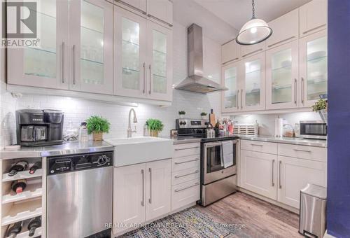 133 Markland Street, Hamilton, ON - Indoor Photo Showing Kitchen With Upgraded Kitchen