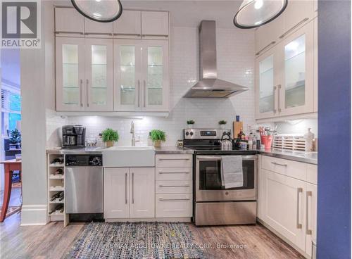 133 Markland Street, Hamilton (Durand), ON - Indoor Photo Showing Kitchen With Upgraded Kitchen