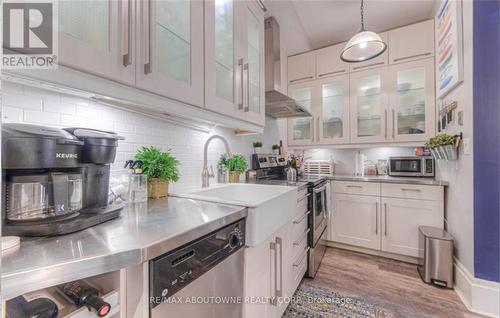 133 Markland Street, Hamilton (Durand), ON - Indoor Photo Showing Kitchen