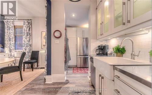 133 Markland Street, Hamilton, ON - Indoor Photo Showing Kitchen