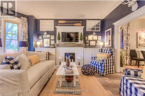 133 Markland Street, Hamilton (Durand), ON - Indoor Photo Showing Living Room