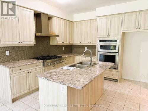 8659 Chickory Trail, Niagara Falls, ON - Indoor Photo Showing Kitchen With Double Sink