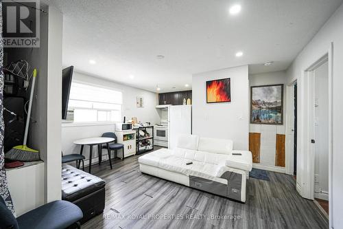 82* Mary Street W, Kawartha Lakes (Lindsay), ON - Indoor Photo Showing Living Room