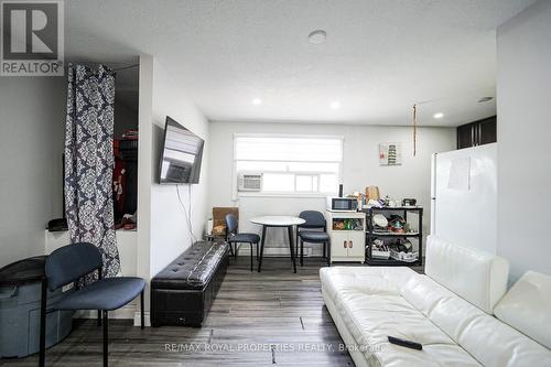 82* Mary Street W, Kawartha Lakes (Lindsay), ON - Indoor Photo Showing Living Room