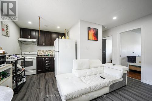 82* Mary Street W, Kawartha Lakes (Lindsay), ON - Indoor Photo Showing Kitchen