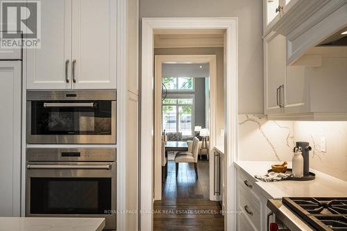 389 Belvenia Road, Burlington (Shoreacres), ON - Indoor Photo Showing Kitchen With Upgraded Kitchen