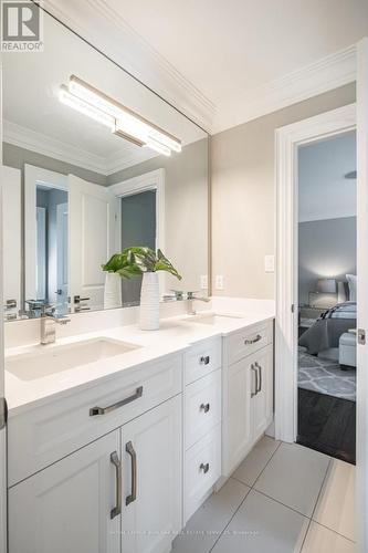 389 Belvenia Road, Burlington (Shoreacres), ON - Indoor Photo Showing Bathroom