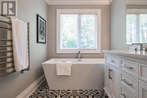 389 Belvenia Road, Burlington (Shoreacres), ON - Indoor Photo Showing Bathroom