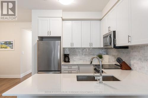 716 - 665 Cricklewood Drive, Mississauga (Mineola), ON - Indoor Photo Showing Kitchen With Stainless Steel Kitchen With Double Sink With Upgraded Kitchen