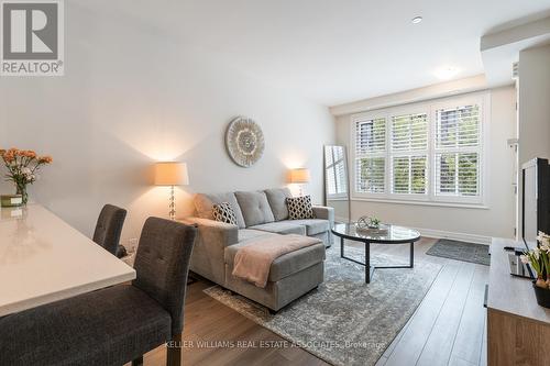 716 - 665 Cricklewood Drive, Mississauga (Mineola), ON - Indoor Photo Showing Living Room