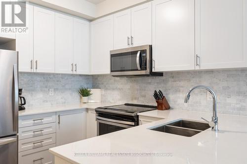 716 - 665 Cricklewood Drive, Mississauga (Mineola), ON - Indoor Photo Showing Kitchen With Stainless Steel Kitchen With Double Sink With Upgraded Kitchen