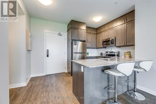 216 - 95 Dundas Street W, Oakville, ON - Indoor Photo Showing Kitchen