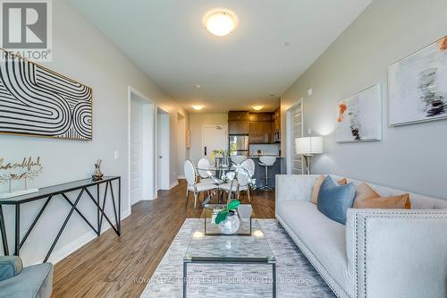 216 - 95 Dundas Street W, Oakville, ON - Indoor Photo Showing Living Room