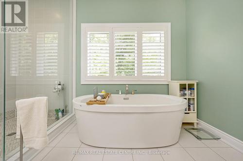 147 Upper Canada Court, Halton Hills (Georgetown), ON - Indoor Photo Showing Bathroom