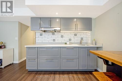 147 Upper Canada Court, Halton Hills (Georgetown), ON - Indoor Photo Showing Kitchen