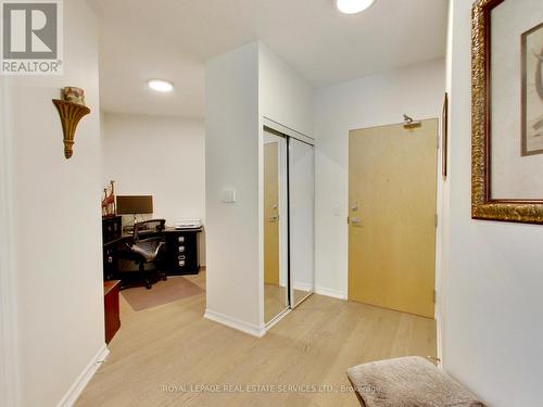 712 - 220 Burnhamthorpe Road W, Mississauga (City Centre), ON - Indoor Photo Showing Other Room