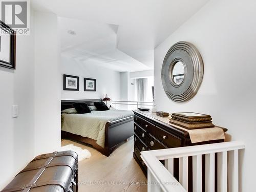 712 - 220 Burnhamthorpe Road W, Mississauga (City Centre), ON - Indoor Photo Showing Bedroom