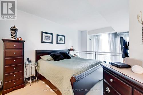 712 - 220 Burnhamthorpe Road W, Mississauga (City Centre), ON - Indoor Photo Showing Bedroom