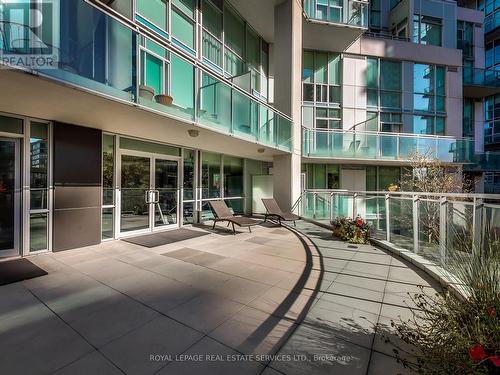 712 - 220 Burnhamthorpe Road W, Mississauga (City Centre), ON - Outdoor With Balcony