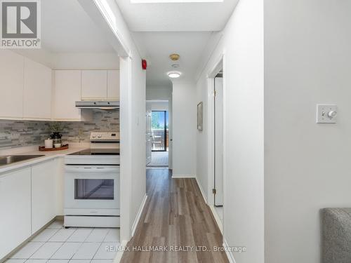 23 - 2112 Queen Street E, Toronto (The Beaches), ON - Indoor Photo Showing Kitchen