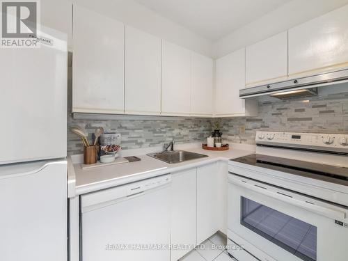 23 - 2112 Queen Street E, Toronto (The Beaches), ON - Indoor Photo Showing Kitchen