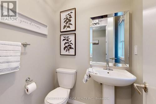 1216 Wellington Street E, Aurora (Bayview Northeast), ON - Indoor Photo Showing Bathroom