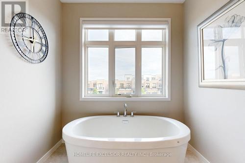 1216 Wellington Street E, Aurora (Bayview Northeast), ON - Indoor Photo Showing Bathroom