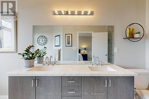 1216 Wellington Street E, Aurora (Bayview Northeast), ON - Indoor Photo Showing Bathroom