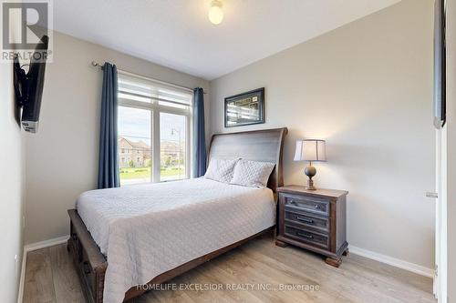 1216 Wellington Street E, Aurora (Bayview Northeast), ON - Indoor Photo Showing Bedroom