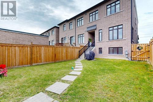 1216 Wellington Street E, Aurora (Bayview Northeast), ON - Outdoor