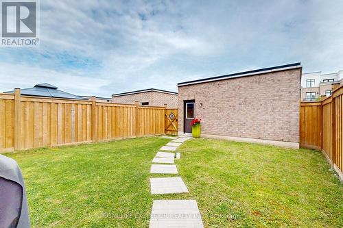 1216 Wellington Street E, Aurora (Bayview Northeast), ON - Outdoor