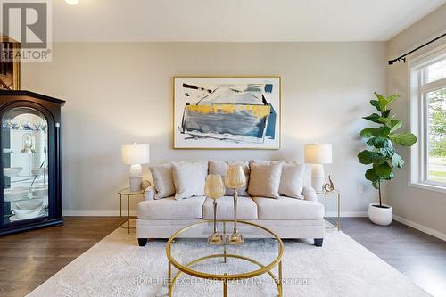 1216 Wellington Street E, Aurora (Bayview Northeast), ON - Indoor Photo Showing Living Room