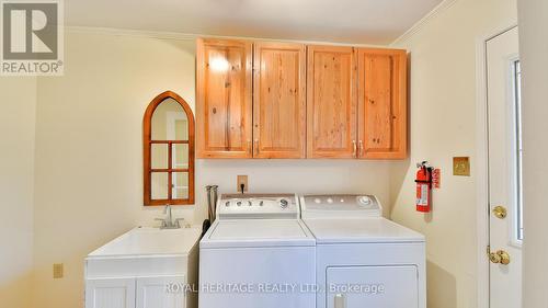 92 South Balsam Street, Uxbridge, ON - Indoor Photo Showing Laundry Room