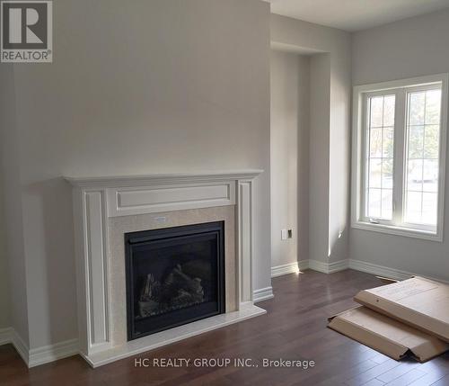 19 Zenyatta Lane, East Gwillimbury (Holland Landing), ON - Indoor Photo Showing Living Room With Fireplace