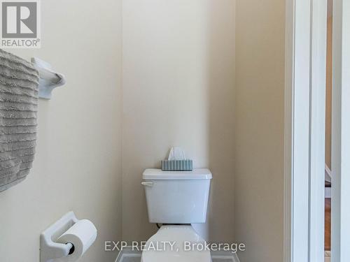 61 Amberhill Way, Aurora (Bayview Wellington), ON - Indoor Photo Showing Bathroom