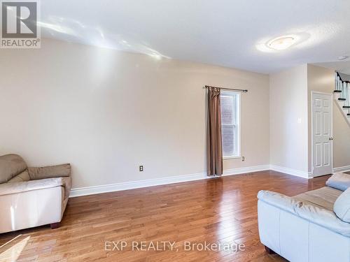 61 Amberhill Way, Aurora (Bayview Wellington), ON - Indoor Photo Showing Living Room