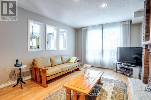 26 Eton Street, Markham (Village Green-South Unionville), ON - Indoor Photo Showing Living Room