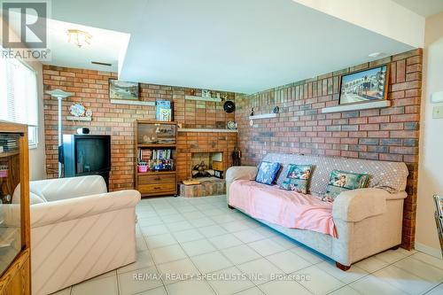 26 Eton Street, Markham (Village Green-South Unionville), ON - Indoor With Fireplace