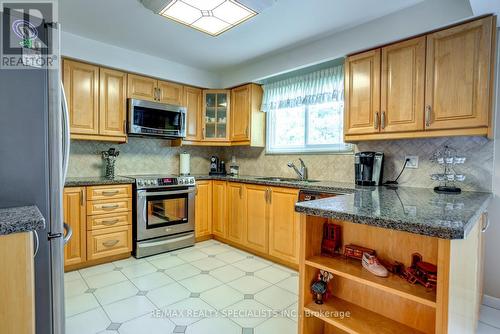 26 Eton Street, Markham (Village Green-South Unionville), ON - Indoor Photo Showing Kitchen