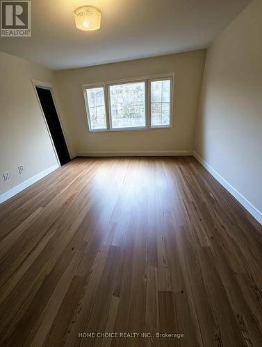 16 Durham Avenue, Barrie (Painswick South), ON - Indoor Photo Showing Other Room